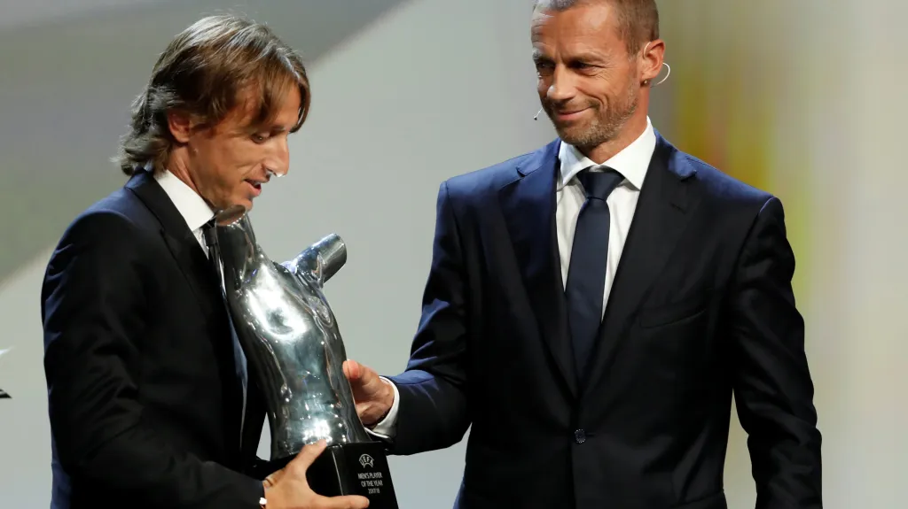Luka Modrič s cenou pro nejlepšího hráče Evropy UEFA