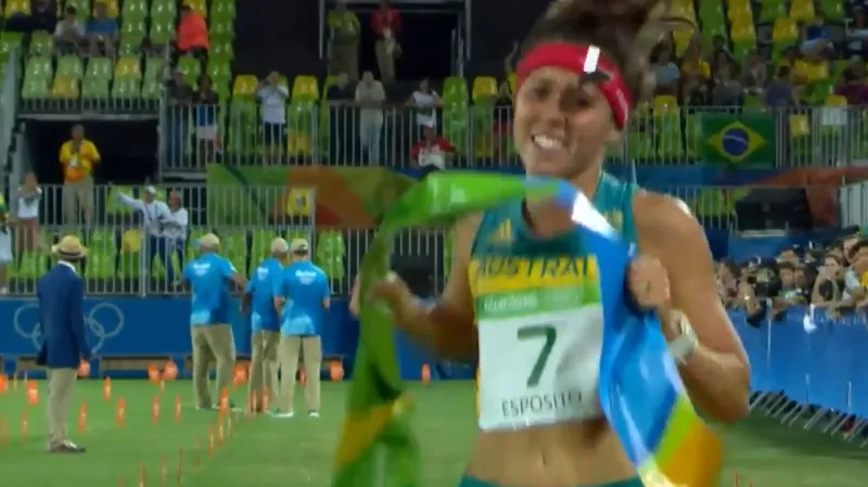 Vítězný doběh australské pětibojařky Espositové