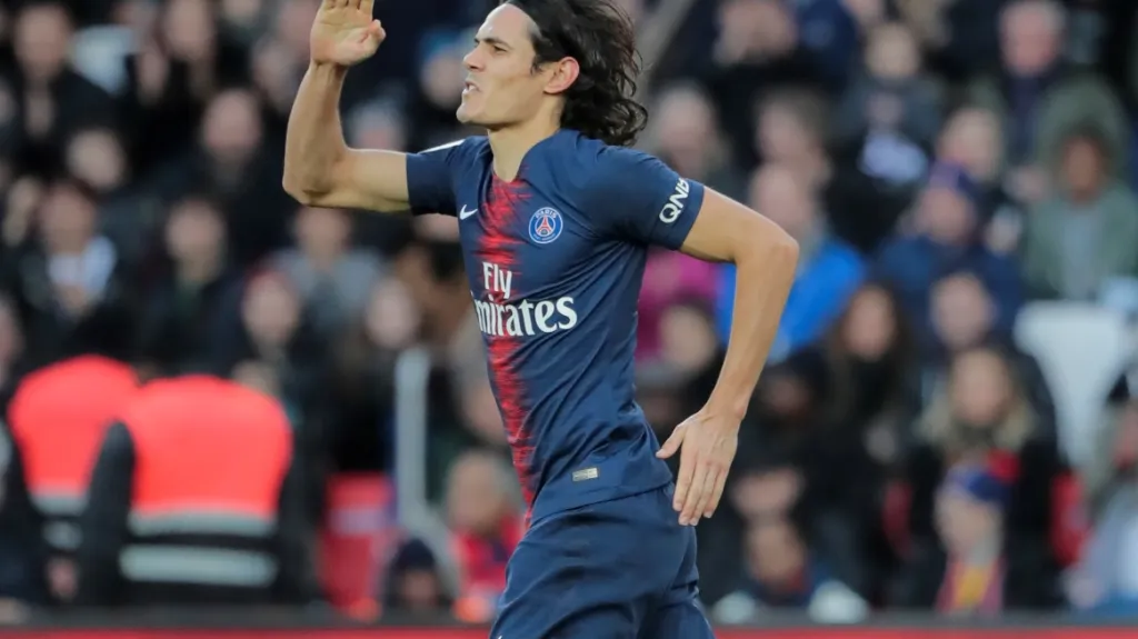 Útočník PSG Edinson Cavani