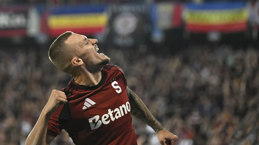 Lukáš Haraslín ze Sparty se raduje z gólu