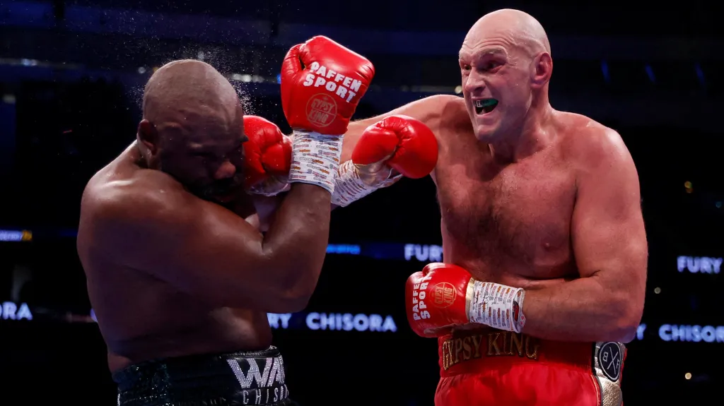 Tyson Fury v zápase s Derekem Chisorou