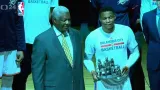 Westbrook převzal ocenění přímo od legendy Robertsona