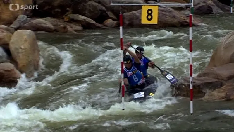 Finálové jízdy Štěpánky Hilgertové a českých deblkanoistů