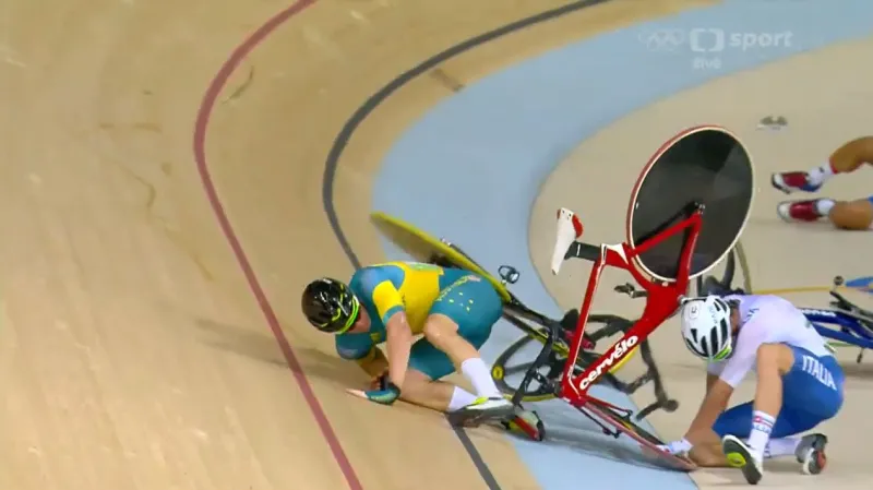 Nebezpečná kolize Marka Cavendishe s Sanghoon Parkem v bodovacím závodě