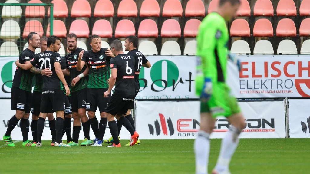 Fotbalisté Příbrami slaví gól do sítě Teplic