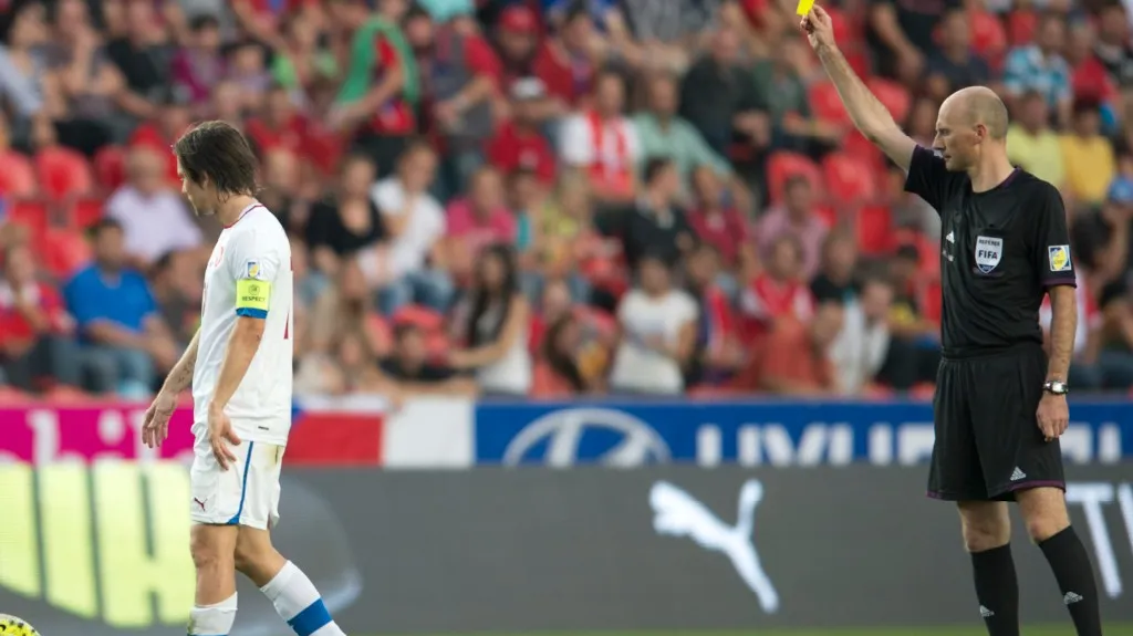Smutný Tomáš Rosický v utkání s Arménií