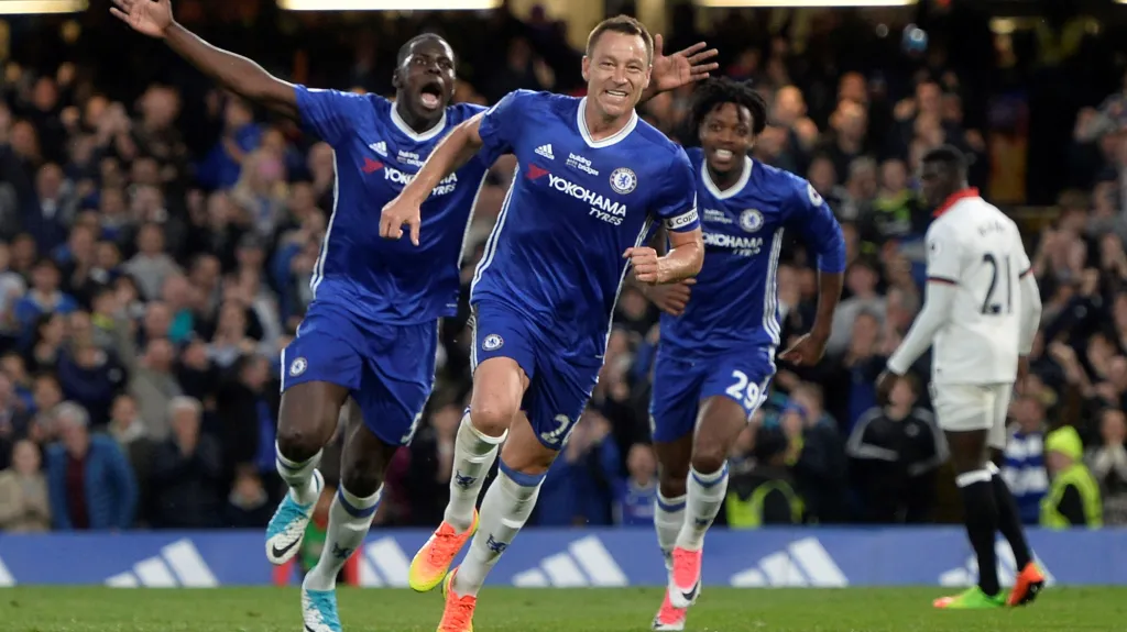 John Terry se raduje z gólu proti Watfordu