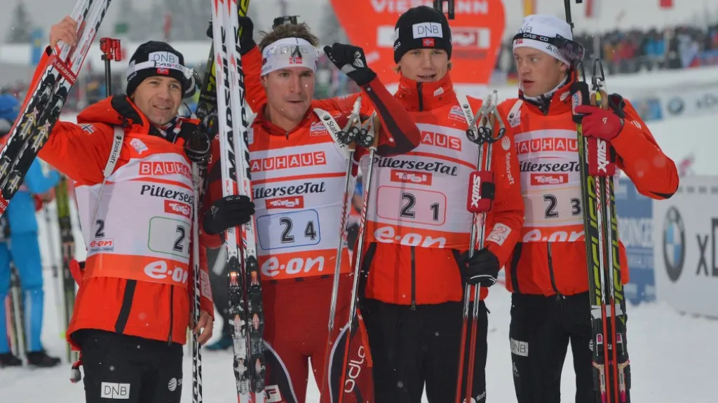 Vítězná biatlonová štafeta Norů