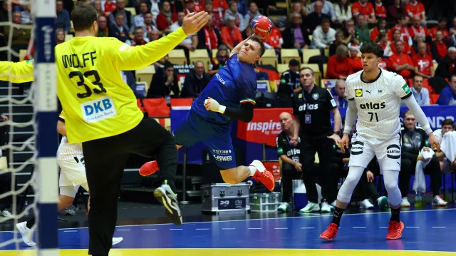 Patnáct minut zmaru Italů: Skvělý Wolff i nastřelené tyčky