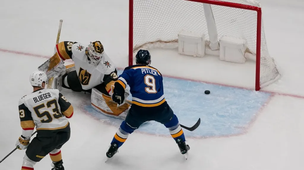 Jiří Patera v premiérovém zápase v NHL