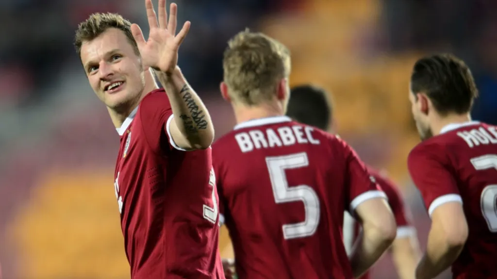 Jakub Řezníček se raduje z gólu Sparty