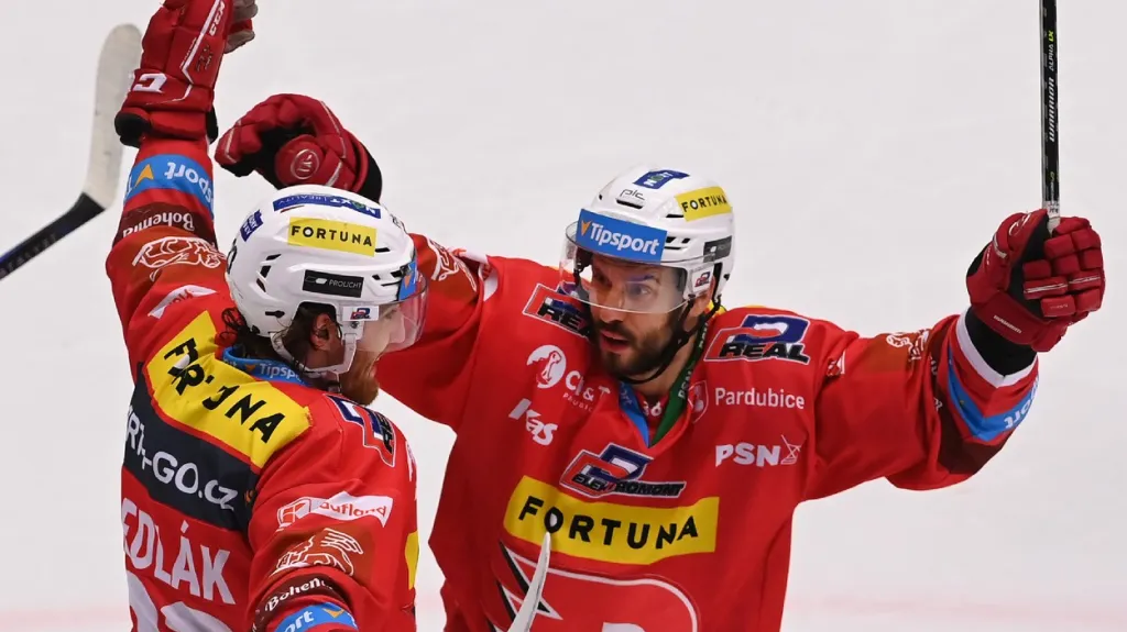 Lukáš Sedlák (vlevo) a Tomáš Hyka z Pardubic