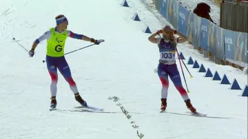 Závěr stíhacího sprintu parabiatlonistek s ohlasy zlaté Edlingerové