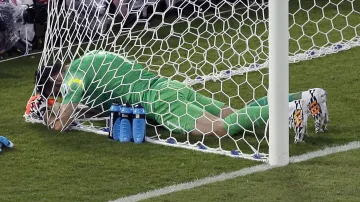 Řecký brankář Orestis Karnezis