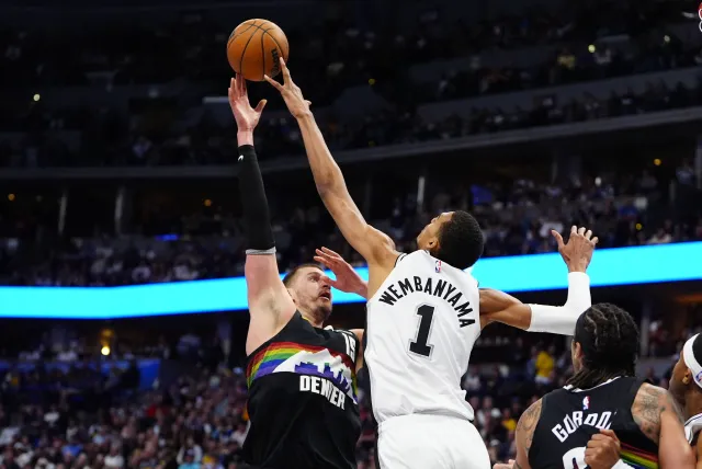 Denver zdolal Spurs v prodloužení, bodově se blýskli Jokič s Wembanyamou