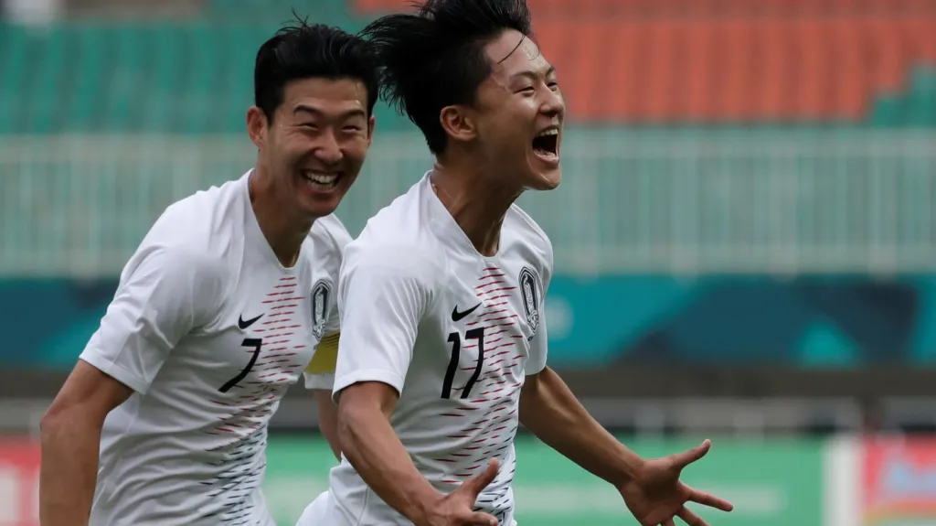 Korejští fotbalisté se radují z gólu na Asijských hrách