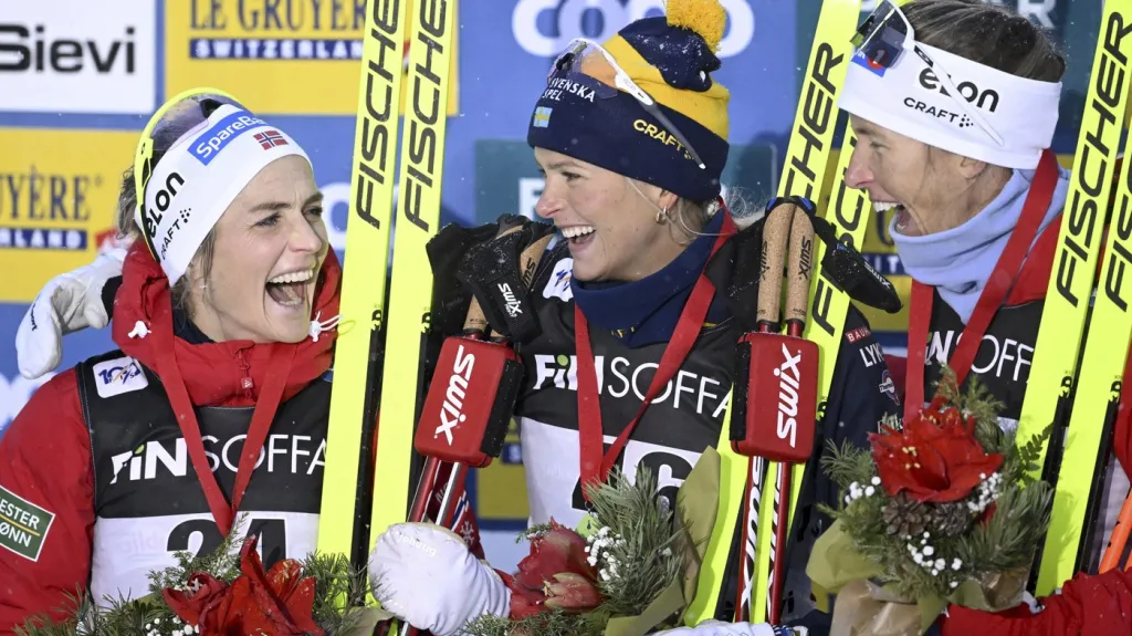 Therese Johaugová, Frida Karlssonová a Astrid Öyre Slindová