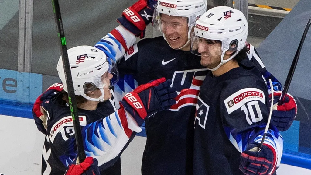 Trio amerických zlatých juniorů Caufield, Boldy, Beniers