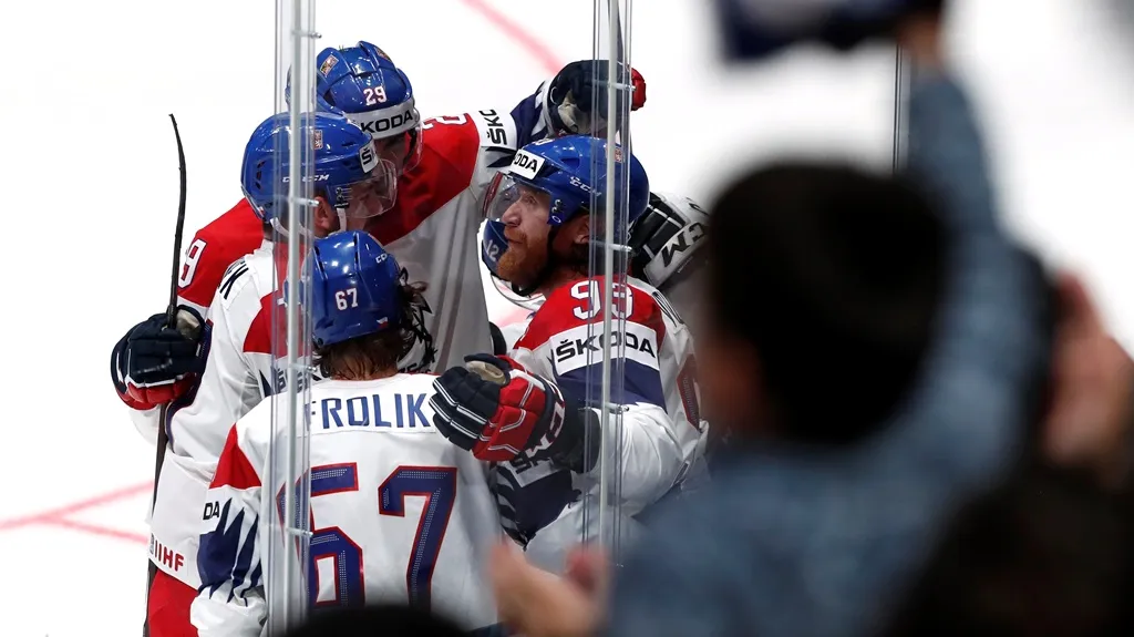 Čeští hokejisté se radují z gólu na mistrovství světa
