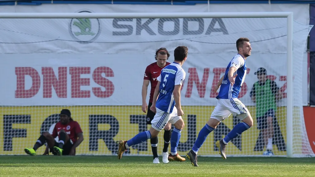 Nikolaj Komličenko se raduje z branky proti Spartě