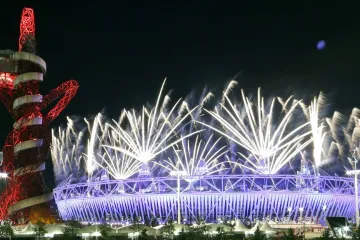 Ohňostroj v rámci závěrečného ceremoniálu olympijských her v Londýně