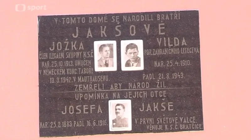 Pamětní deska na rodném domku Jakšových