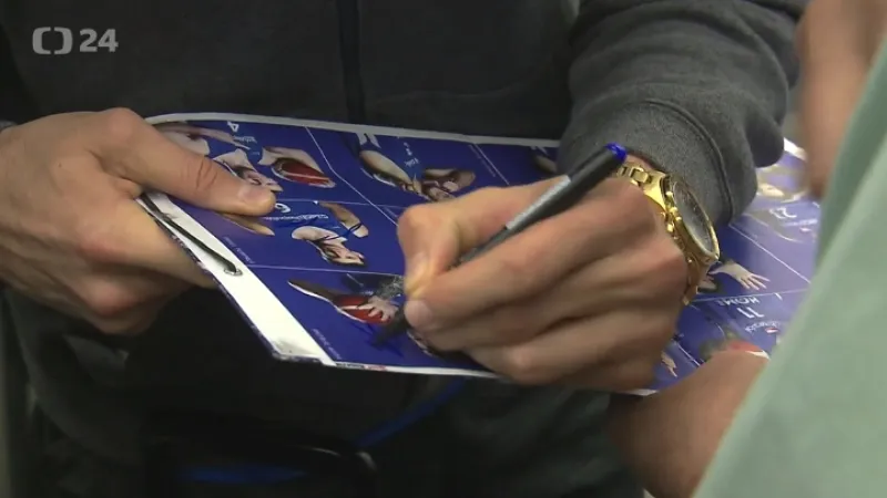 Fanoušci vítali na letišti úspěšné basketbalisty