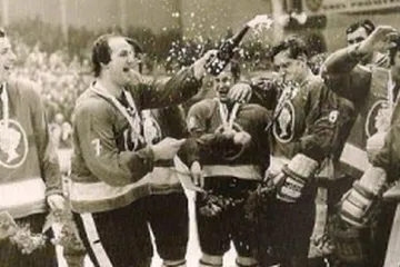 Kladenští hokejisté slaví titul (1978)