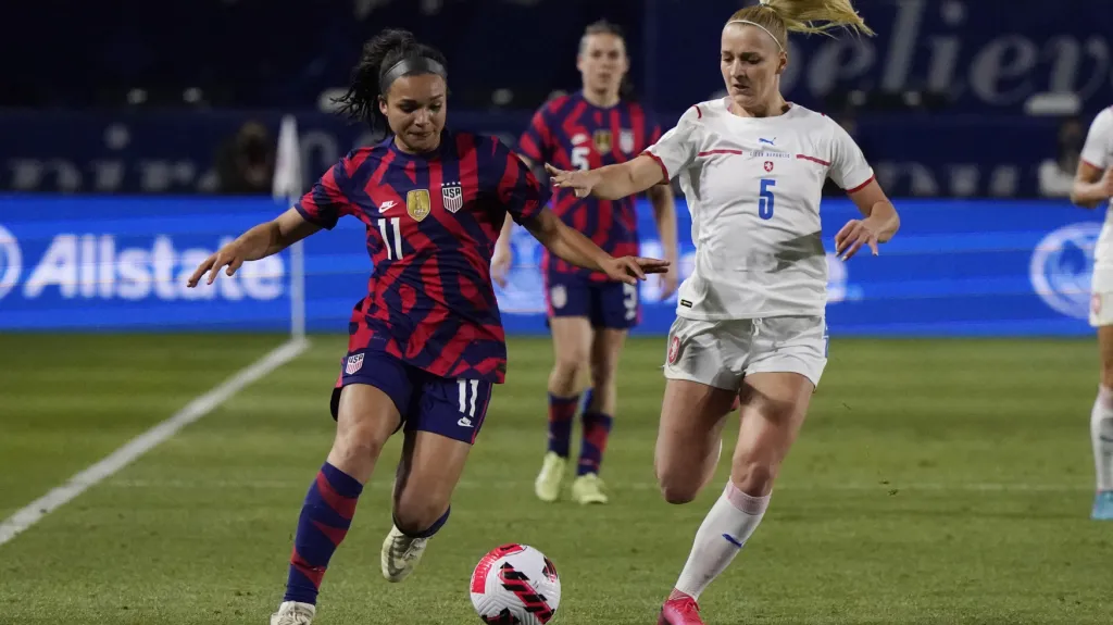 Americké fotbalistky v utkání proti českým reprezentantkám