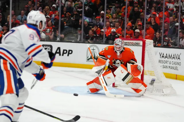Dostál 25 zákroky pomohl Anaheimu vyřadit Edmonton, sezona skončila i Dallasu