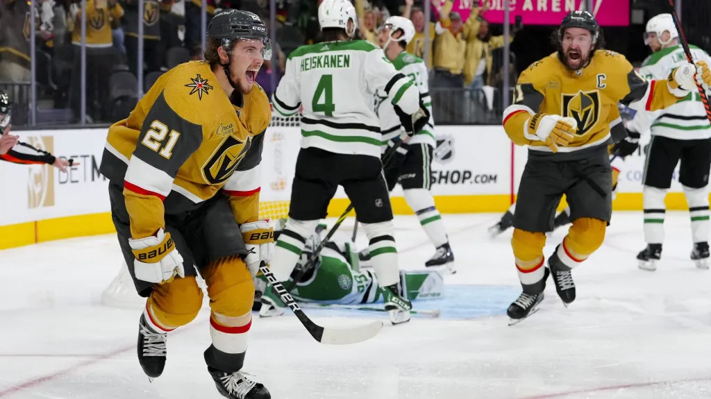 Brett Howden se raduje z vítězné branky