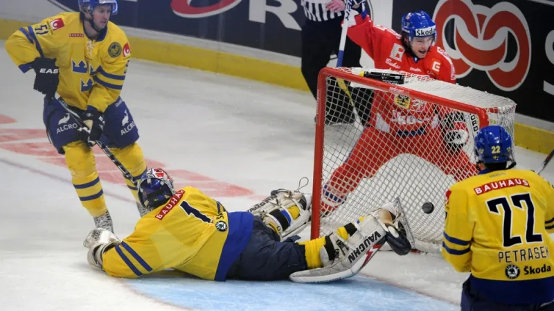 Petr Průcha skóruje proti Švédsku