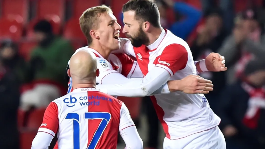 Slavící fotbalisté Slavie