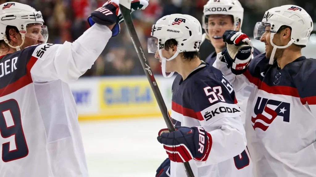 Slavící hokejisté USA