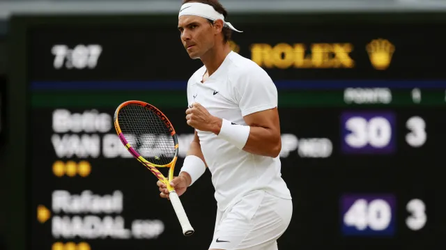 Nadal je ve čtvrtfinále, postoupila i Halepová