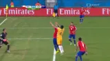 Gól v utkání Chile - Austrálie: Cahill - 2:1 (35. min.)