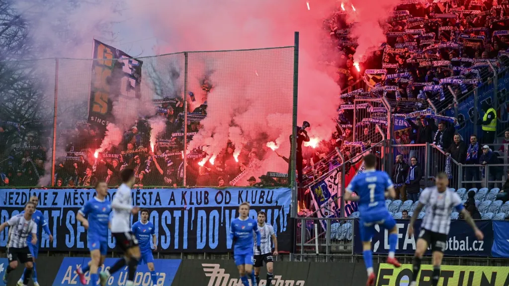 Ilustrační foto tribuny při fotbalovém utkání