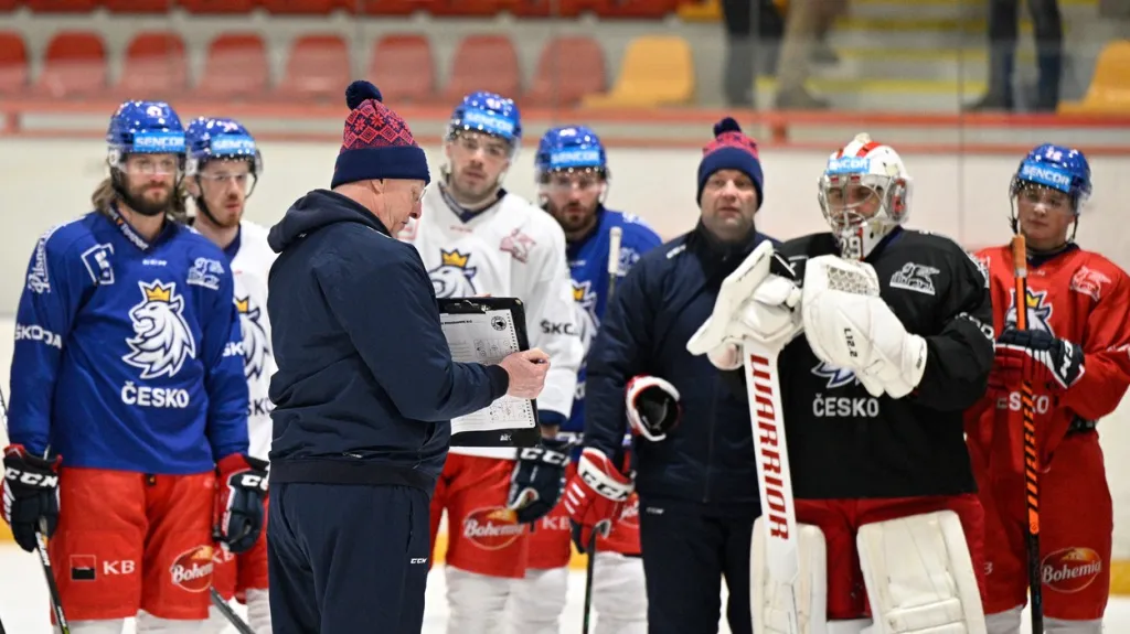 Kouč Kari Jalonen na tréninku české reprezentace