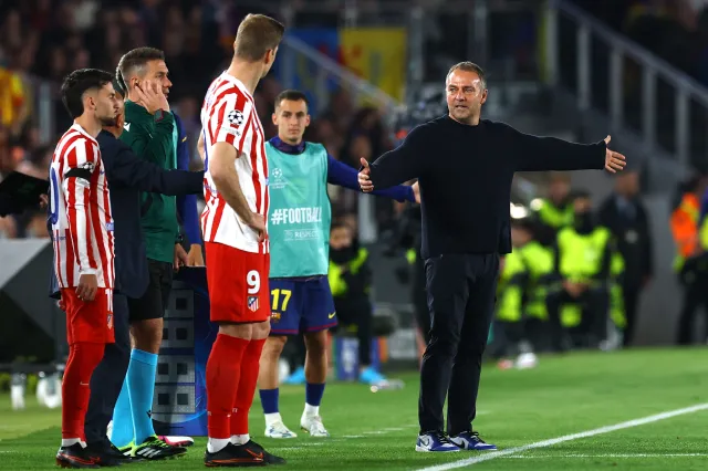 Měla to být penalta a červená karta, stěžoval si Flick na sporný moment