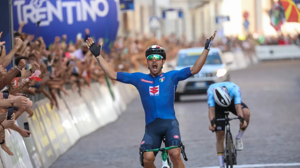 Sonny Colbrelli poráží na ME Remca Evenepoela