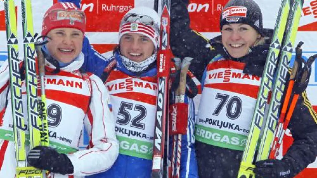 Světlana Slepcovová (uprostřed) se raduje z vítězství