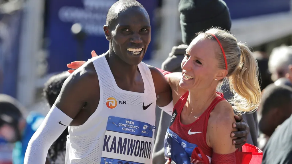 Keňan Geoffrey Kamworor se Shalane Flanaganovou z USA