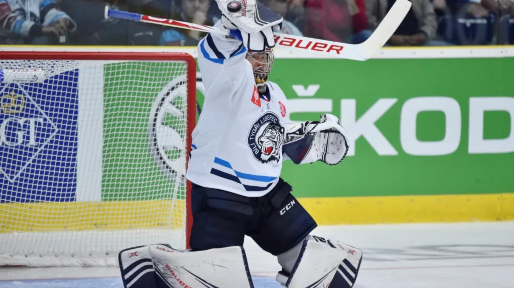 Liberecký brankář Justin Peters