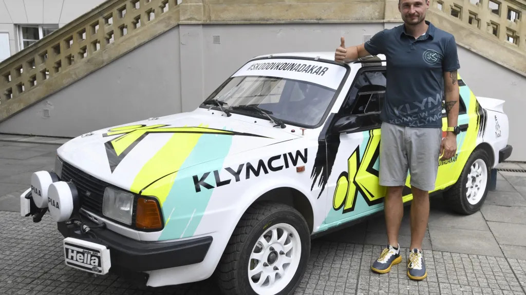 Ondřej Klymčiw se škodovkou pro Rallye Dakar