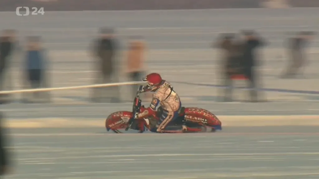 V Opatovicích se jelo MČR v ploché dráze na ledě