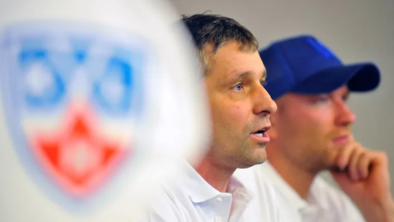 Trenér Josef Jandač a kapitán Jiří Novotný