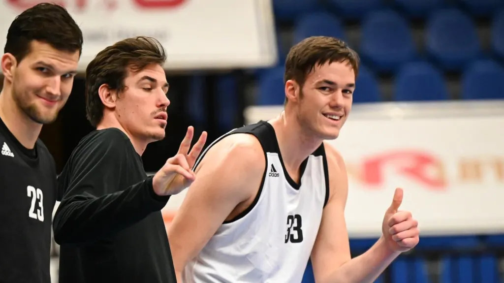 Basketbalisté Nymburka na prvním společném tréninku po karaténě