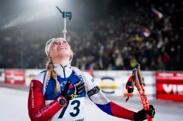Mlhou zahalené Nové Město se loučí masáky, na trati bude i Plecháčová