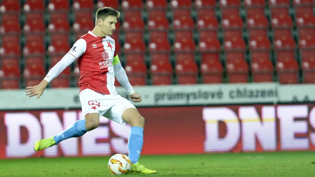 Milan Škoda proměňuje penaltu proti Mladé Boleslavi