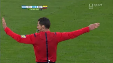 Rozhodčí nepřál Valenciovi hattrick proti Hondurasu (90.+ 2 min.)